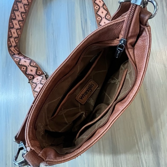 Wrangler Tan Shoulder Bag with Patterned Strap - Picture 5 of 6